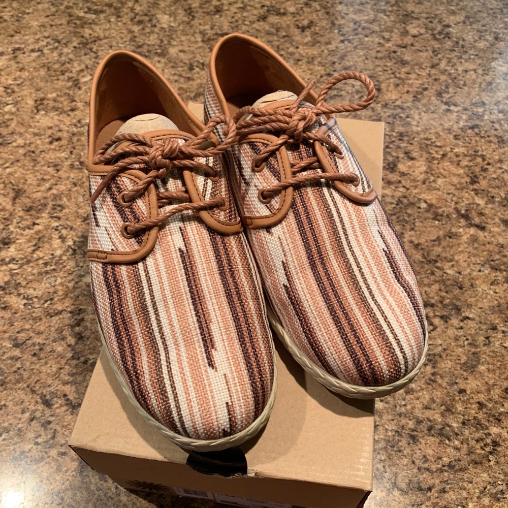 EUC Girls 7 Ugg J I Heart Kai Serape Shoes Striped - Picture 2 of 8